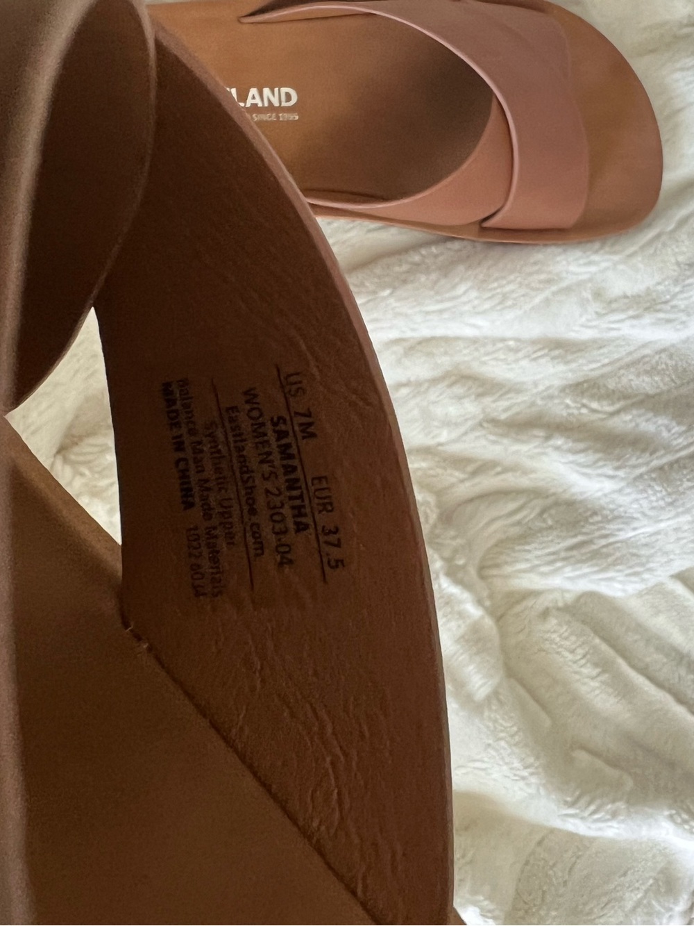 Eastland Women’s Tan Leather Slide Sandals - Picture 3 of 3